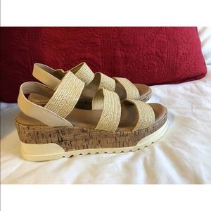 Ladies Universal Threads 9.5 Sandal